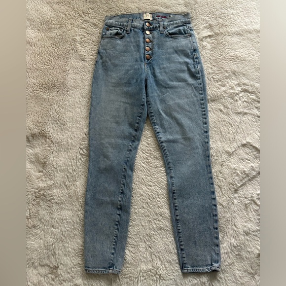 Alice + Olivia Good HR Exposed Button High Rise Skinny Jeans in Flawless Wash - Picture 2 of 7